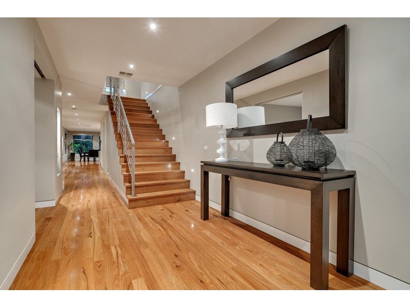 33 Hawkstowe Parade, South Morang VIC 3752