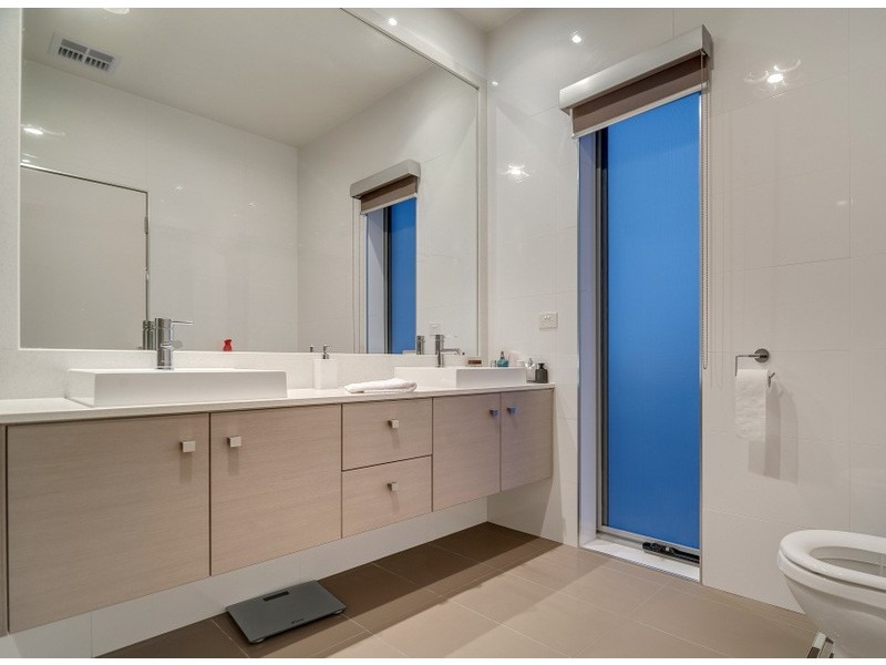 33 Hawkstowe Parade, South Morang VIC 3752