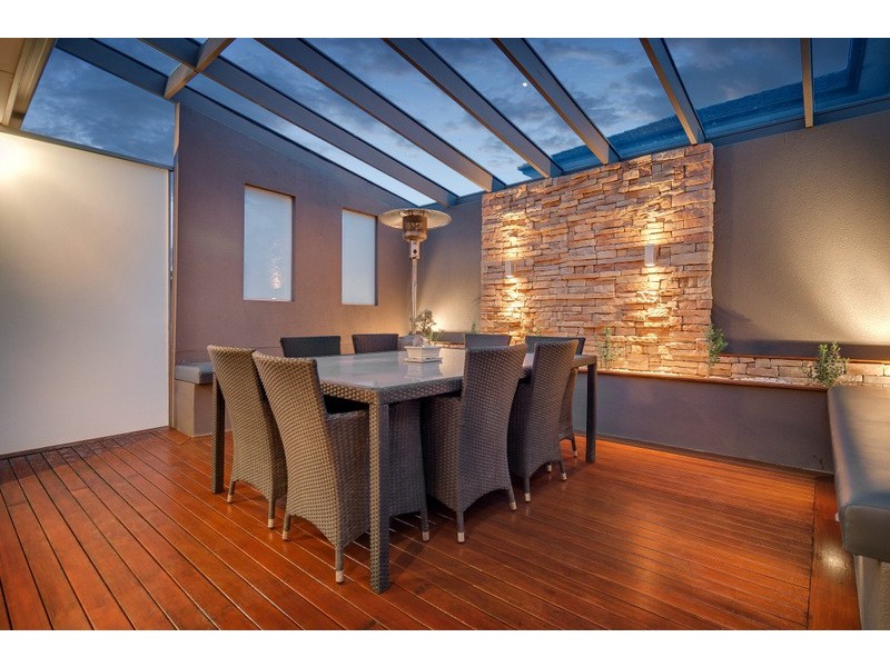 33 Hawkstowe Parade, South Morang VIC 3752