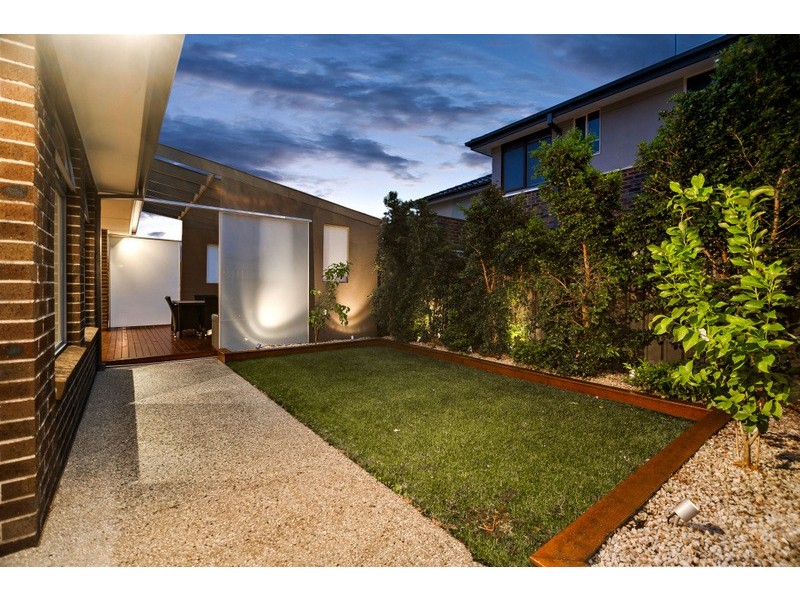 33 Hawkstowe Parade, South Morang VIC 3752