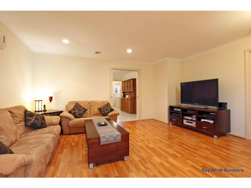 15 Bentley Way, Mill Park VIC 3082