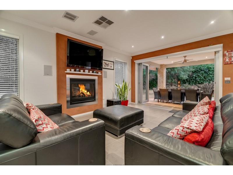 17 Thornholm Road, South Morang VIC 3752