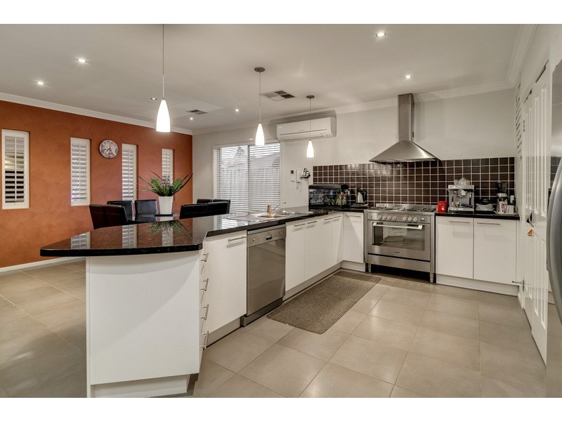 17 Thornholm Road, South Morang VIC 3752