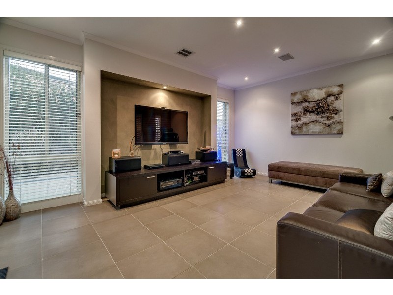 17 Thornholm Road, South Morang VIC 3752