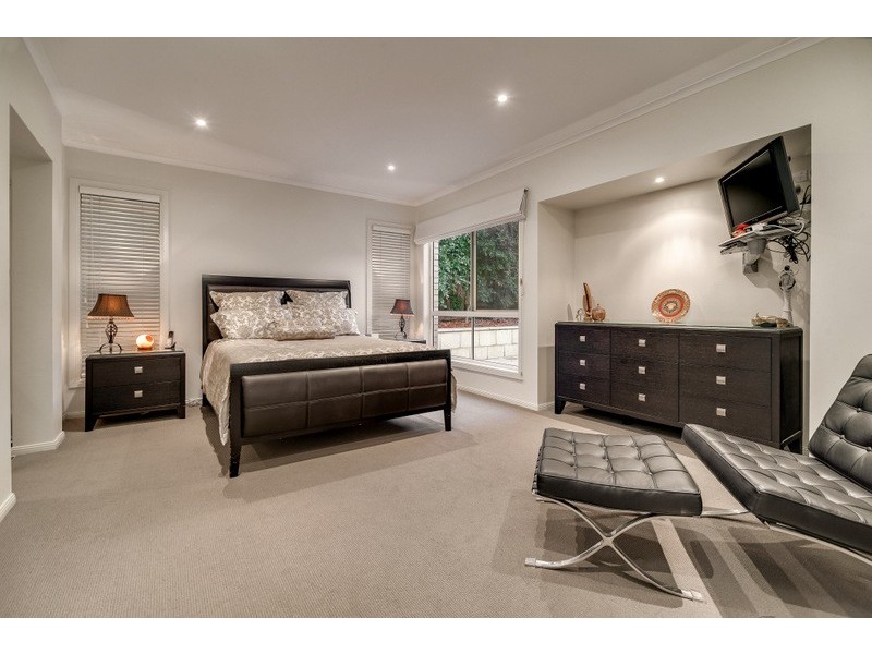17 Thornholm Road, South Morang VIC 3752