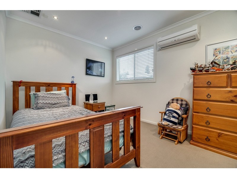 17 Thornholm Road, South Morang VIC 3752