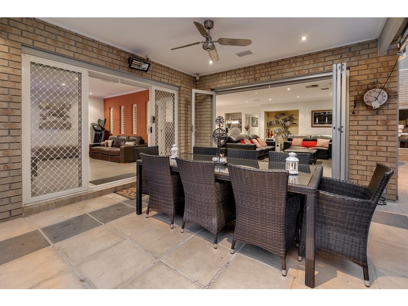 17 Thornholm Road, South Morang VIC 3752