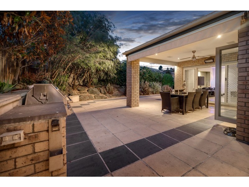 17 Thornholm Road, South Morang VIC 3752