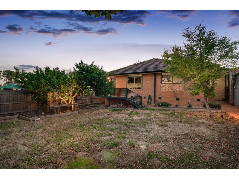 8 Athol Avenue, Bundoora VIC 3083