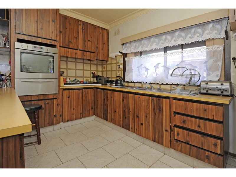 15 Carrington Boulevard, Thomastown VIC 3074