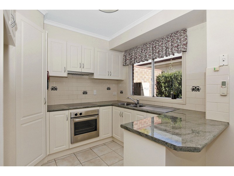 2/8 Herbert Street, Watsonia VIC 3087