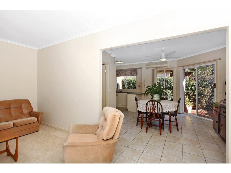 2/8 Herbert Street, Watsonia VIC 3087