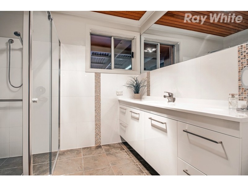 111 The Fairway, Kingsbury VIC 3083