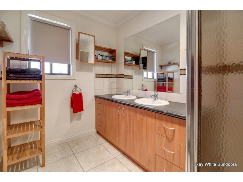 13 Flowering Gum Grove, South Morang VIC 3752