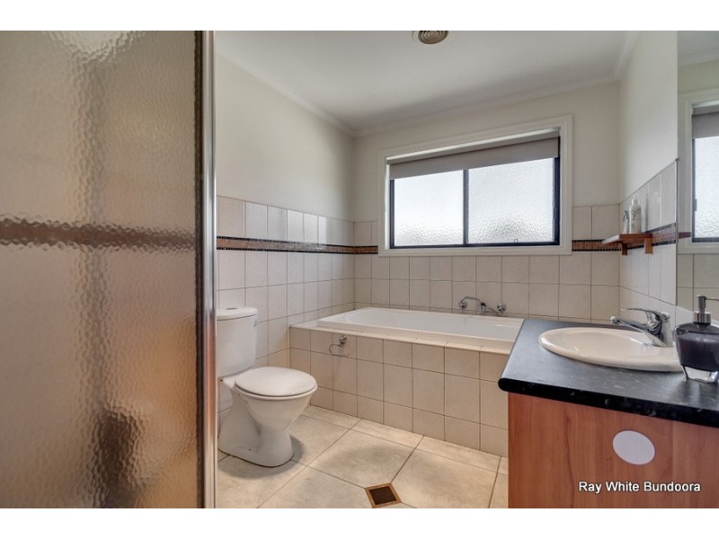 13 Flowering Gum Grove, South Morang VIC 3752