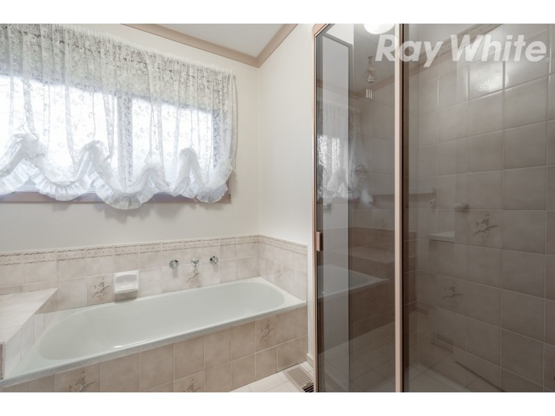 7 Leichardt Court, Mill Park VIC 3082