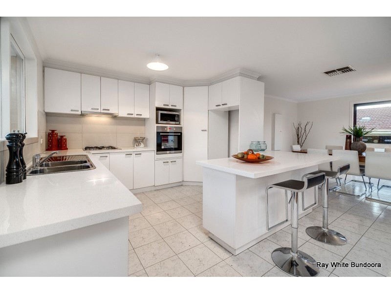 16 Lennox Crescent, Bundoora VIC 3083