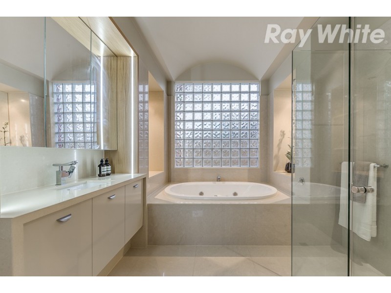 18 Snake Gully Drive, Bundoora VIC 3083