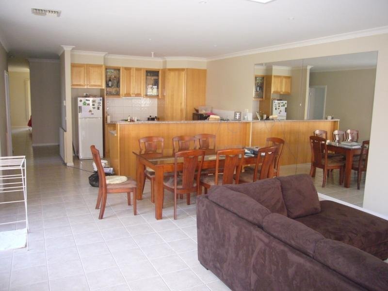 4A Benjamin Close, Bundoora VIC 3083