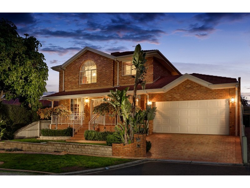 5 Manhattan Court, Mill Park VIC 3082