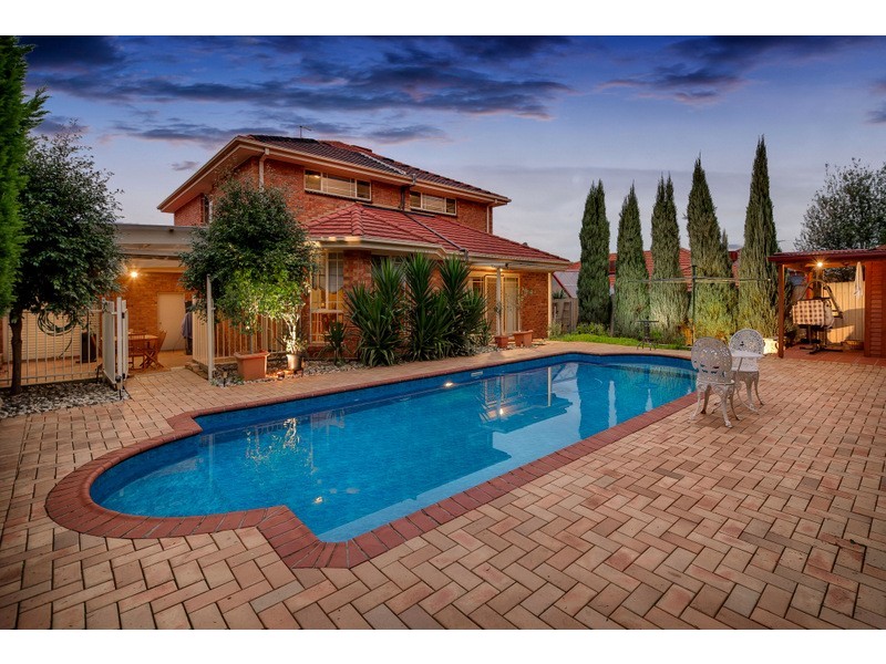 5 Manhattan Court, Mill Park VIC 3082