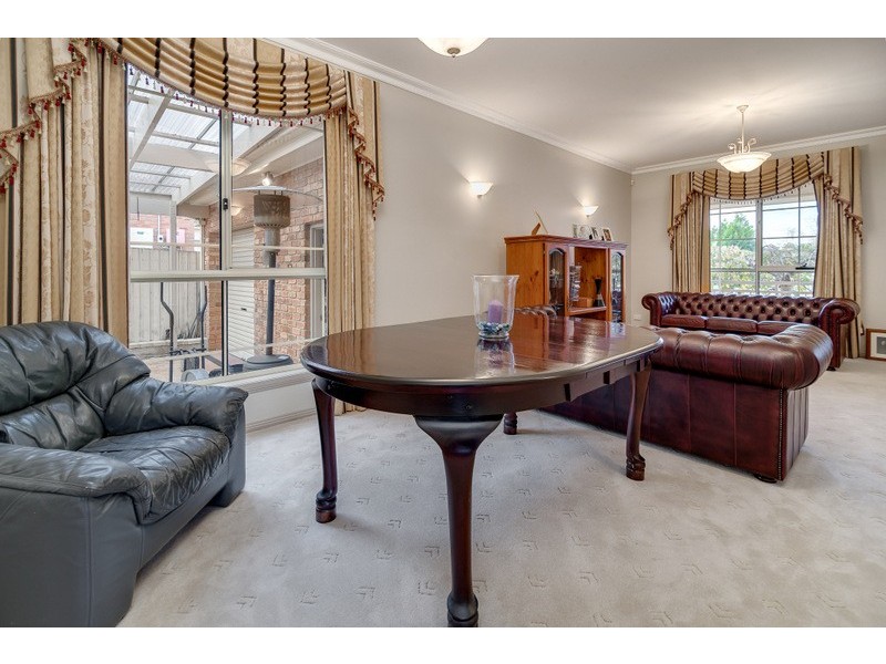 5 Manhattan Court, Mill Park VIC 3082