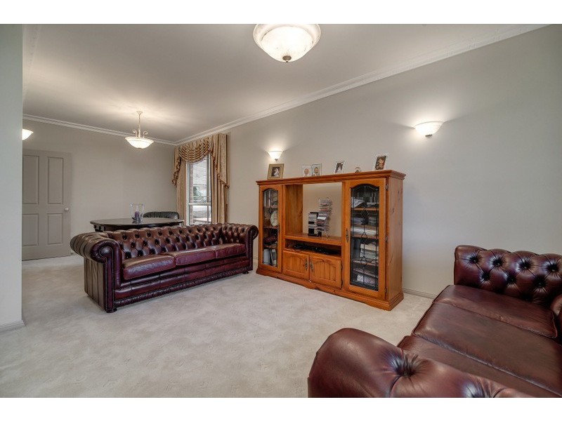 5 Manhattan Court, Mill Park VIC 3082