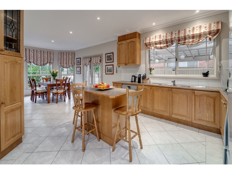 5 Manhattan Court, Mill Park VIC 3082