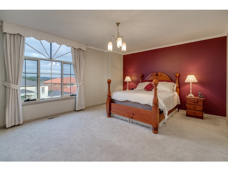 5 Manhattan Court, Mill Park VIC 3082