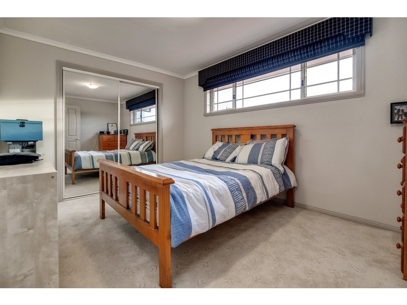 5 Manhattan Court, Mill Park VIC 3082