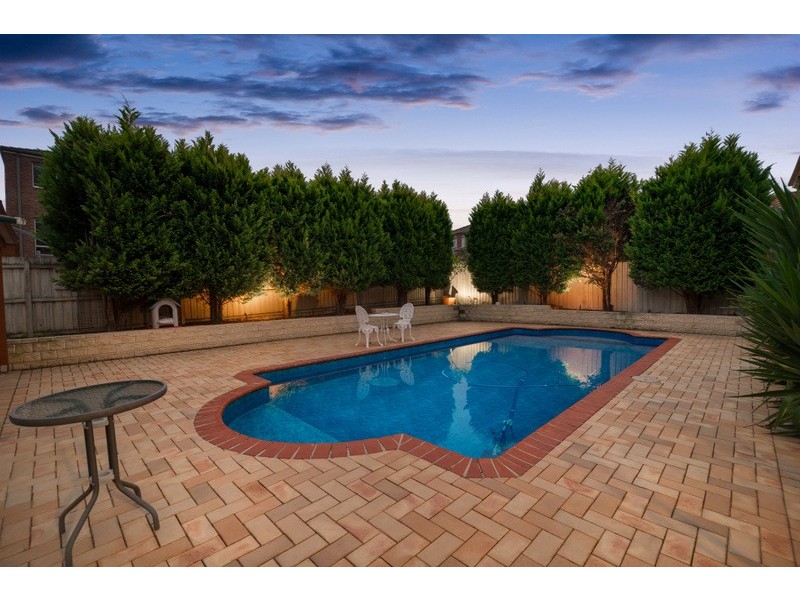 5 Manhattan Court, Mill Park VIC 3082