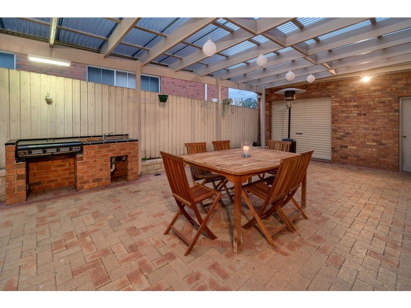 5 Manhattan Court, Mill Park VIC 3082