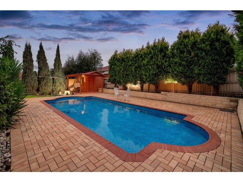 5 Manhattan Court, Mill Park VIC 3082