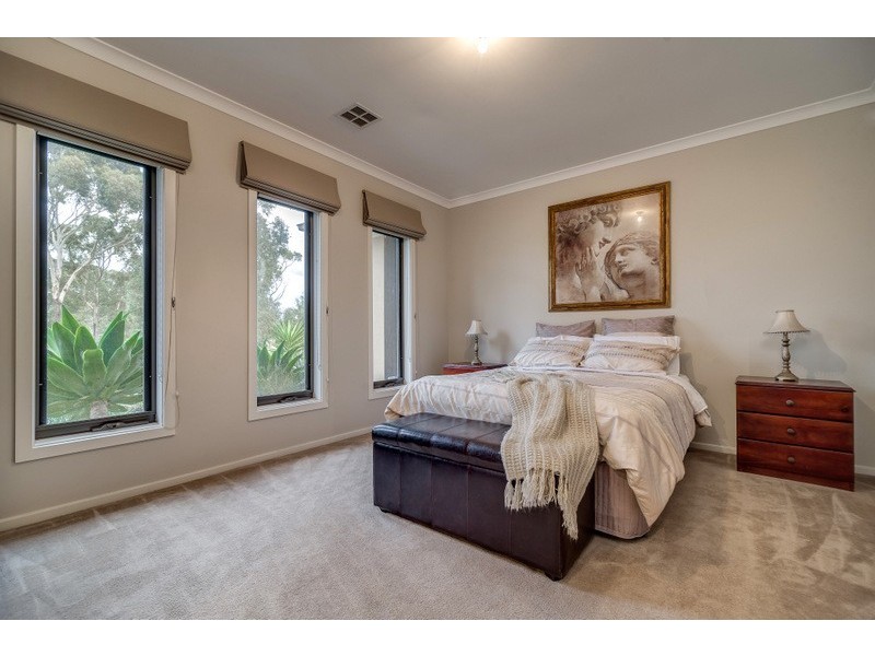 77 Wilton Vale Road, South Morang VIC 3752