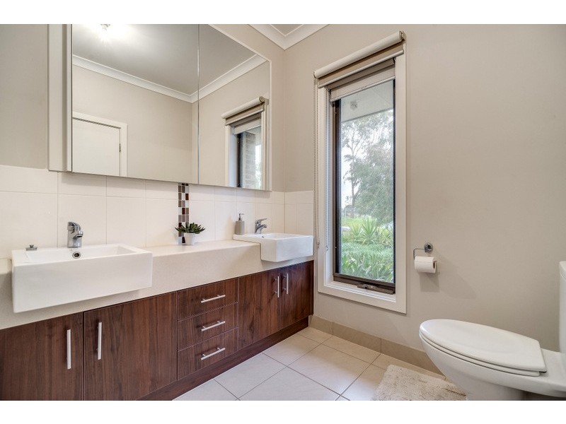 77 Wilton Vale Road, South Morang VIC 3752