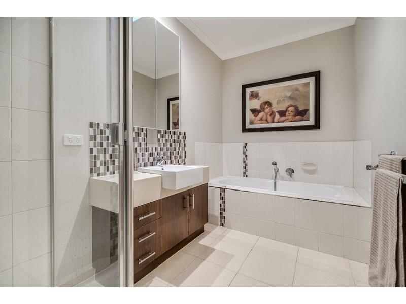 77 Wilton Vale Road, South Morang VIC 3752