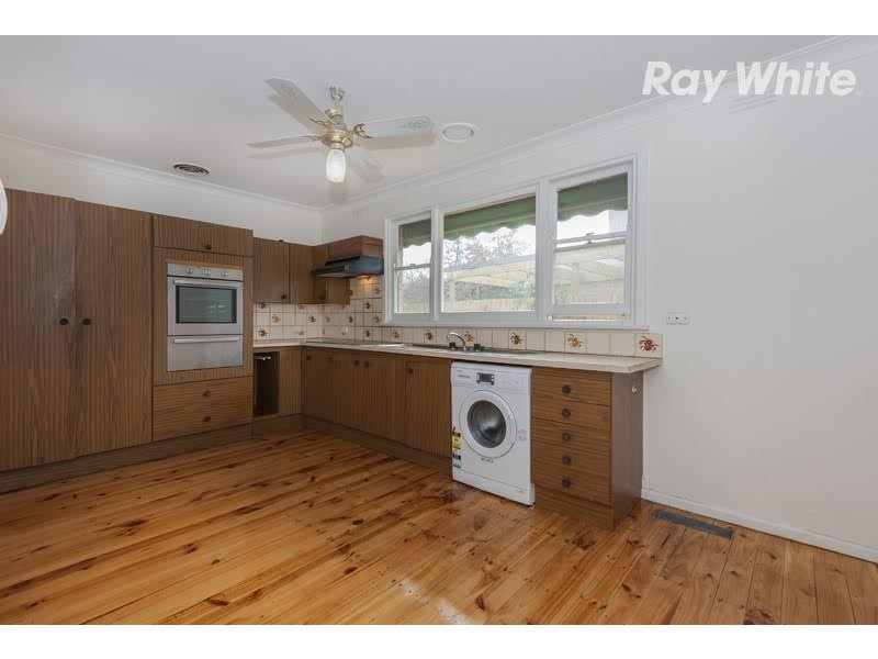 10 Burns Grove, Kingsbury VIC 3083