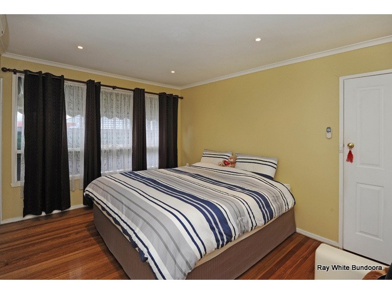 124 Holt Parade, Bundoora VIC 3083