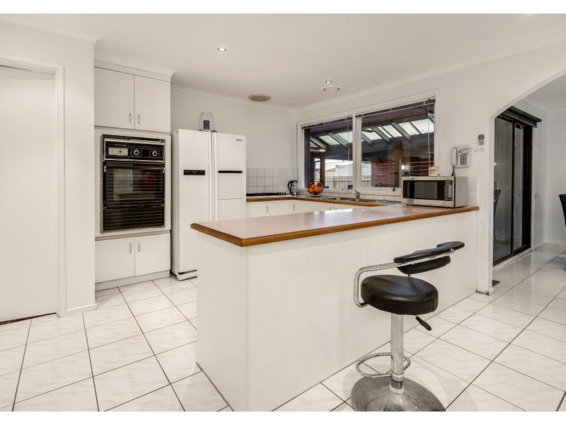 33 Cabernet Crescent, Bundoora VIC 3083