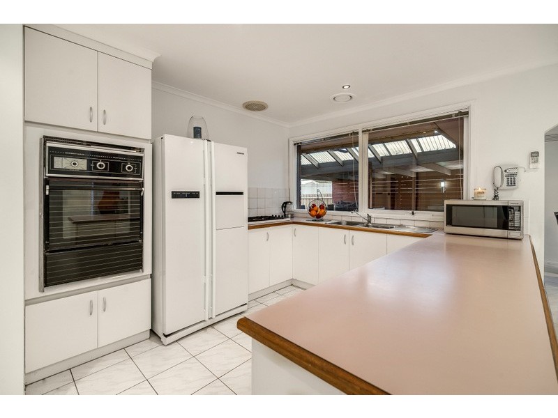 33 Cabernet Crescent, Bundoora VIC 3083