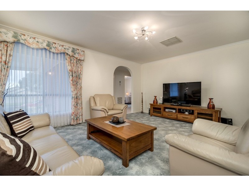 34 Prince of Wales Avenue, Mill Park VIC 3082