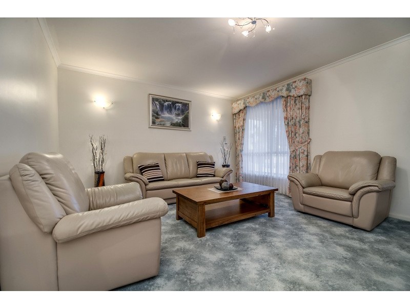 34 Prince of Wales Avenue, Mill Park VIC 3082