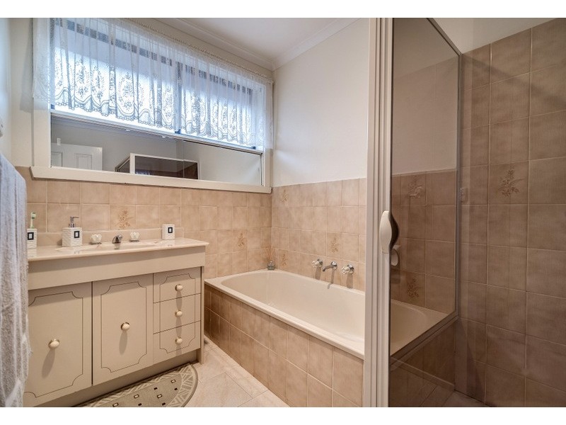 34 Prince of Wales Avenue, Mill Park VIC 3082