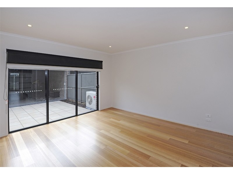 2 Olsen Walk, Mill Park VIC 3082