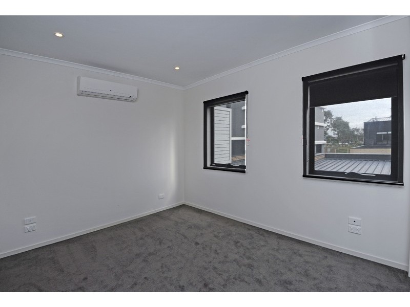 2 Olsen Walk, Mill Park VIC 3082