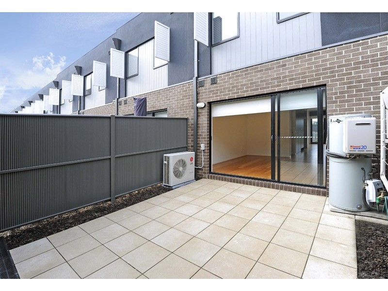 2 Olsen Walk, Mill Park VIC 3082