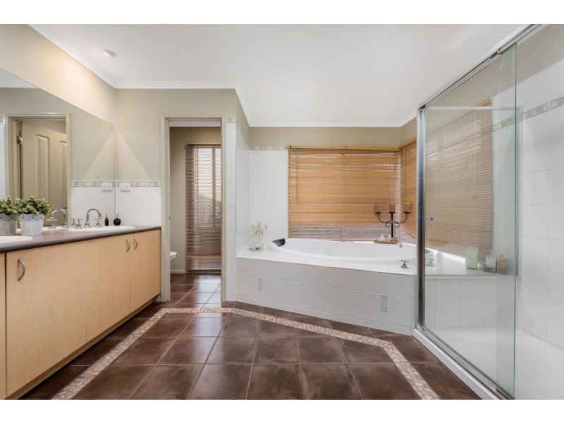 24 Robusta Avenue, Bundoora VIC 3083