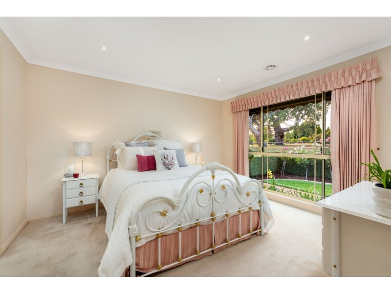 6 Snake Gully Drive, Bundoora VIC 3083