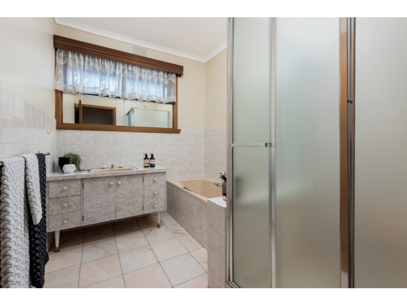 18 Luton Way, Bundoora VIC 3083