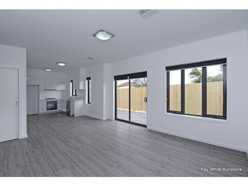 3/32 Cash Street, Kingsbury VIC 3083